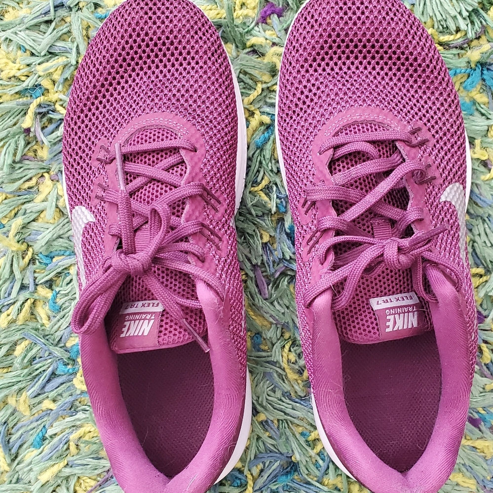 Nike Flex TR7 Training Women’s 7.5 Berry/Silver